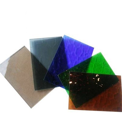 Farebné vzorované sklo